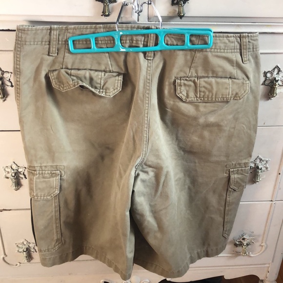 Men’s gap khaki shorts with double pockets 38 - Picture 3 of 4